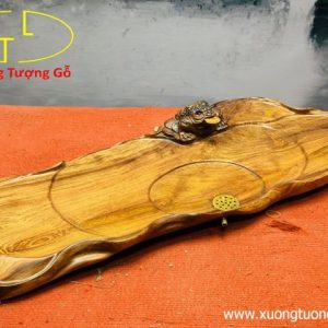 Khay trà thiềm thừ gỗ cẩm.