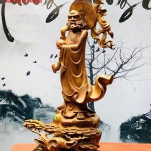 Đạt Ma đứng tùng gỗ hương ta.