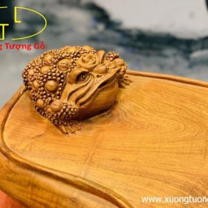 Khay trà thiềm thừ gỗ hương.