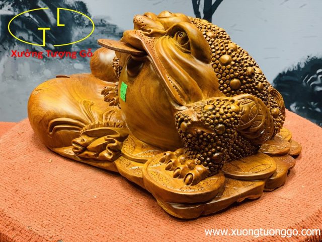 Thiềm thừ trấn bao tiền gỗ hương. Thiềm thừ trấn bao tiền gỗ hương.