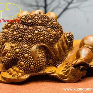 Thiềm thừ trấn bao tiền gỗ hương. Thiềm thừ trấn bao tiền gỗ hương.