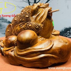 Thiềm thừ trấn bao tiền gỗ hương. Thiềm thừ trấn bao tiền gỗ hương.