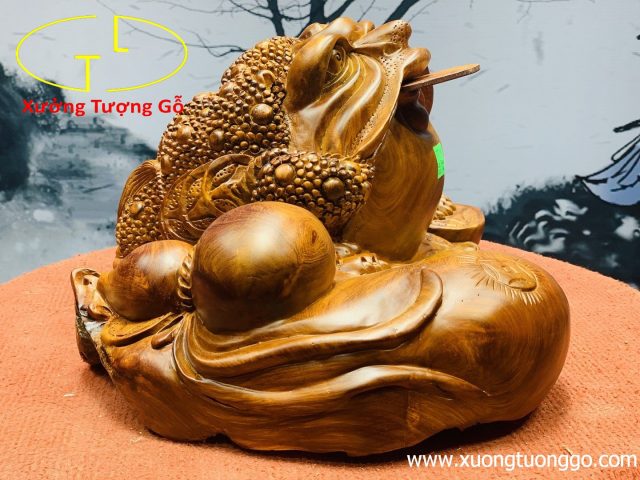 Thiềm thừ trấn bao tiền gỗ hương. Thiềm thừ trấn bao tiền gỗ hương.
