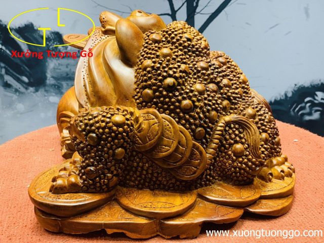 Thiềm thừ trấn bao tiền gỗ hương. Thiềm thừ trấn bao tiền gỗ hương.