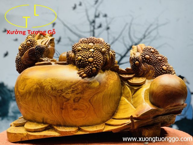 Tam cóc trấn chum tiền gỗ hương. Tam cóc trấn chum tiền gỗ hương.