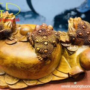 Tam cóc trấn chum tiền gỗ hương. Tam cóc trấn chum tiền gỗ hương.