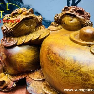 Tam cóc trấn chum tiền gỗ hương. Tam cóc trấn chum tiền gỗ hương.