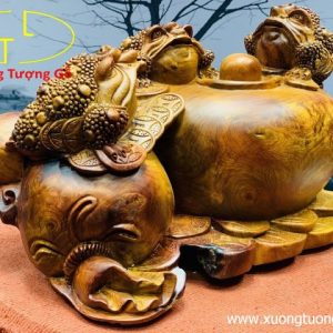 Tam cóc trấn chum tiền gỗ hương. Tam cóc trấn chum tiền gỗ hương.