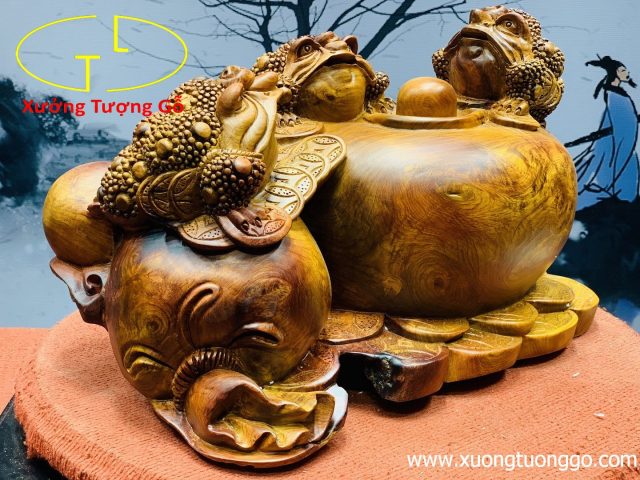 Tam cóc trấn chum tiền gỗ hương. Tam cóc trấn chum tiền gỗ hương.