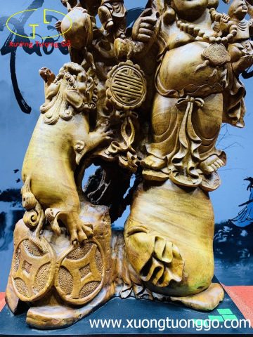 Di Lặc ngũ tiểu vác cành đào sụn hương. Di Lặc ngũ tiểu vác cành đào sụn hương.