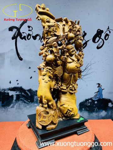 Di Lặc ngũ tiểu vác cành đào sụn hương. Di Lặc ngũ tiểu vác cành đào sụn hương.