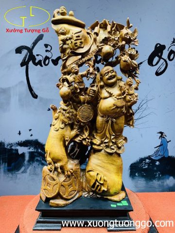 Di Lặc ngũ tiểu vác cành đào sụn hương. Di Lặc ngũ tiểu vác cành đào sụn hương.