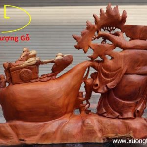 Di Lặc kéo bao to gỗ hương.