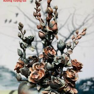 Bình hoa hồng trắc.
