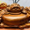 Tam cóc trấn chum tiền gỗ hương. Tam cóc trấn chum tiền gỗ hương.