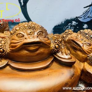 Tam cóc trấn chum tiền gỗ hương. Tam cóc trấn chum tiền gỗ hương.