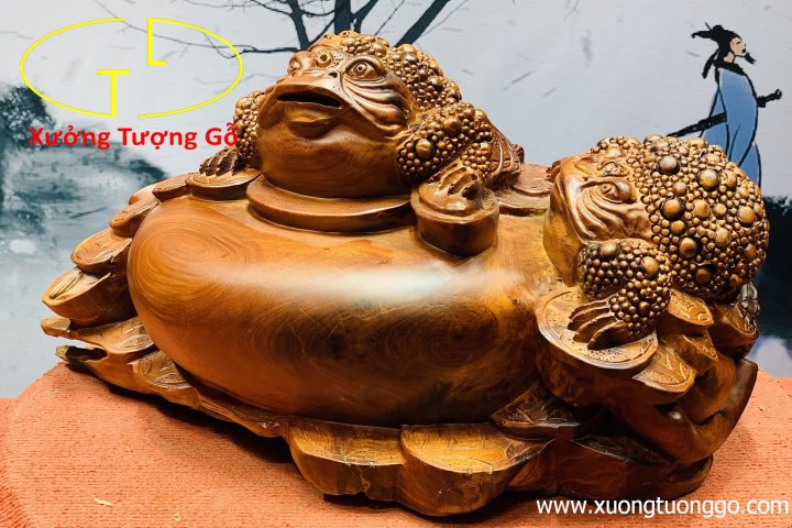 Tam cóc trấn chum tiền gỗ hương. Tam cóc trấn chum tiền gỗ hương.