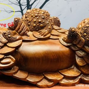 Tam cóc trấn chum tiền gỗ hương. Tam cóc trấn chum tiền gỗ hương.