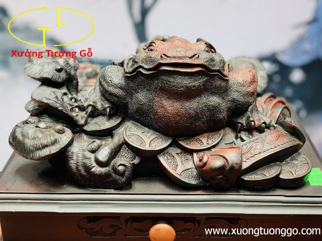 Thiềm thừ gỗ trắc. Thiềm thừ gỗ trắc.