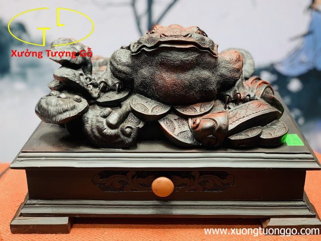 Thiềm thừ gỗ trắc. Thiềm thừ gỗ trắc.