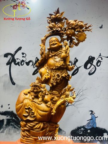 Di Lặc ngũ phúc vác cành đào gỗ hương ta. Di Lặc ngũ phúc vác cành đào gỗ hương ta.