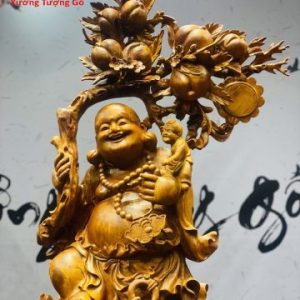 Di Lặc ngũ phúc vác cành đào gỗ hương ta. Di Lặc ngũ phúc vác cành đào gỗ hương ta.