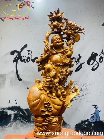 Di Lặc ngũ phúc vác cành đào gỗ hương ta. Di Lặc ngũ phúc vác cành đào gỗ hương ta.