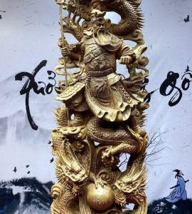 Quan công cầm đao gỗ mun đuôi công.