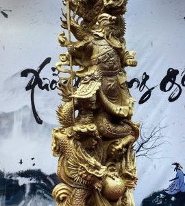 Quan công cầm đao gỗ mun đuôi công.