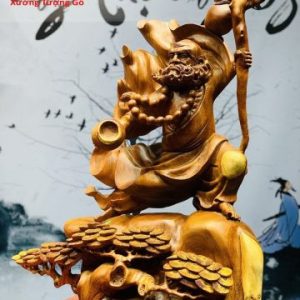 Đạt Ma đứng tùng múa võ gỗ hương ta.