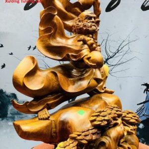 Đạt Ma đứng tùng múa võ gỗ hương ta.