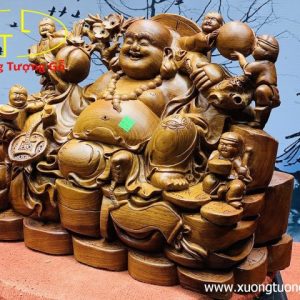 Di Lặc ngũ tiểu vác đào ngồi tiền hương ta.