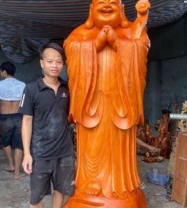 Di Lặc chúc phúc gỗ hương.
