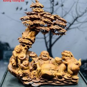 Di Lặc nhị tiểu ngồi tùng gỗ sưa.