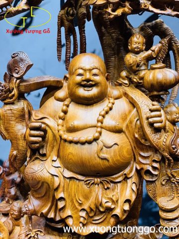 Di Lặc ngũ tiểu gánh gậy như ý đứng tùng gỗ hương ta. Di Lặc ngũ tiểu gánh gậy như ý đứng tùng gỗ hương ta.
