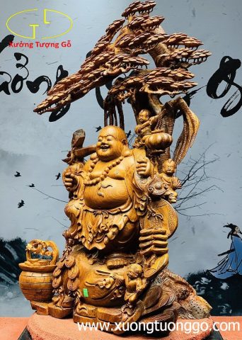 Di Lặc ngũ tiểu gánh gậy như ý đứng tùng gỗ hương ta. Di Lặc ngũ tiểu gánh gậy như ý đứng tùng gỗ hương ta.