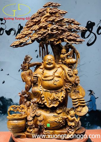 Di Lặc ngũ tiểu gánh gậy như ý đứng tùng gỗ hương ta. Di Lặc ngũ tiểu gánh gậy như ý đứng tùng gỗ hương ta.