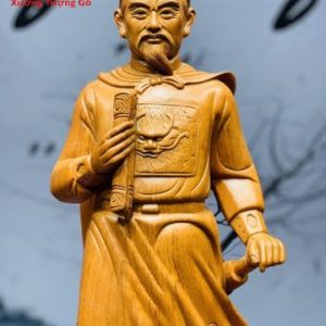 Hưng Đạo Đại vương Trần Quốc Tuấn gỗ hương. Hưng Đạo Đại vương Trần Quốc Tuấn gỗ hương.