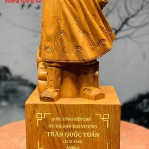 Hưng Đạo Đại vương Trần Quốc Tuấn gỗ hương. Hưng Đạo Đại vương Trần Quốc Tuấn gỗ hương.