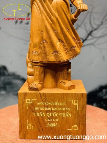 Hưng Đạo Đại vương Trần Quốc Tuấn gỗ hương. Hưng Đạo Đại vương Trần Quốc Tuấn gỗ hương.