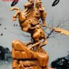 Quan Công cưỡi ngựa gỗ hương.