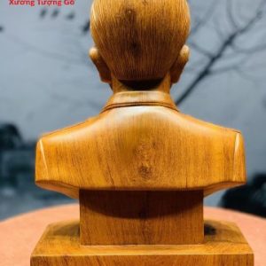 Đại tướng Võ Nguyên Giáp gỗ hương. Đại tướng Võ Nguyên Giáp gỗ hương.