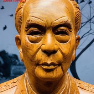 Đại tướng Võ Nguyên Giáp gỗ hương. Đại tướng Võ Nguyên Giáp gỗ hương.