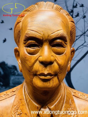 Đại tướng Võ Nguyên Giáp gỗ hương. Đại tướng Võ Nguyên Giáp gỗ hương.