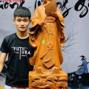 Tượng Khổng Minh gỗ hương.