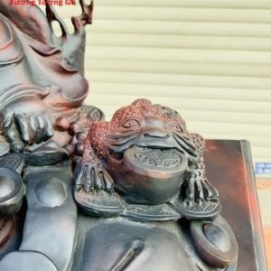 Di Lặc ngồi tùng trắc