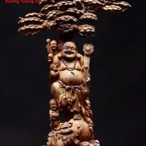 Di Lặc ngũ phúc cầm gậy như ý đứng tùng gỗ sưa. Di Lặc ngũ phúc cầm gậy như ý đứng tùng gỗ sưa.