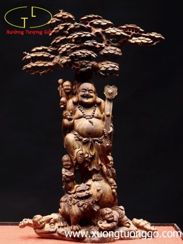 Di Lặc ngũ phúc cầm gậy như ý đứng tùng gỗ sưa. Di Lặc ngũ phúc cầm gậy như ý đứng tùng gỗ sưa.