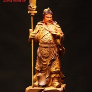 Quan Công chống đao gỗ bách xanh.