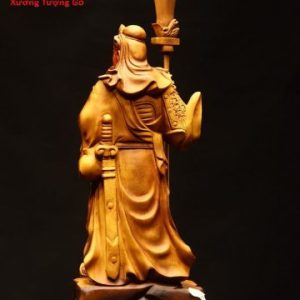 Quan Công chống đao gỗ bách xanh. Quan Công chống đao gỗ bách xanh.